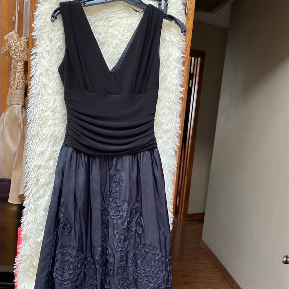 Jessica Howard Women’s Elegant Black Sleeveless Dress. Size 4